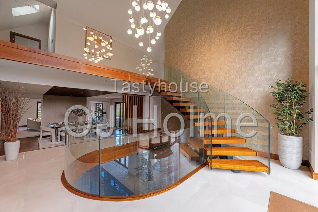 Luxurious 6-Bedroom Villa with Indoor & Outdoor Swimming Pools