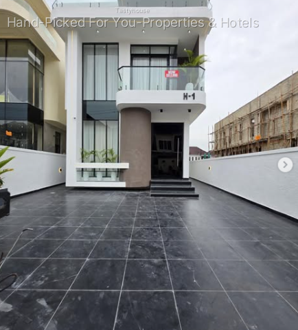 Luxury Property with 1 Bedroom BQ