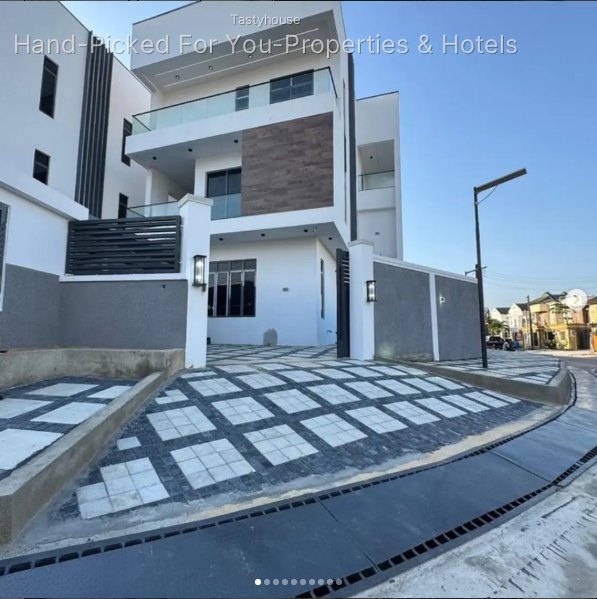 Luxury 5-Bedroom Fully Detached Duplex with Pool & Cinema