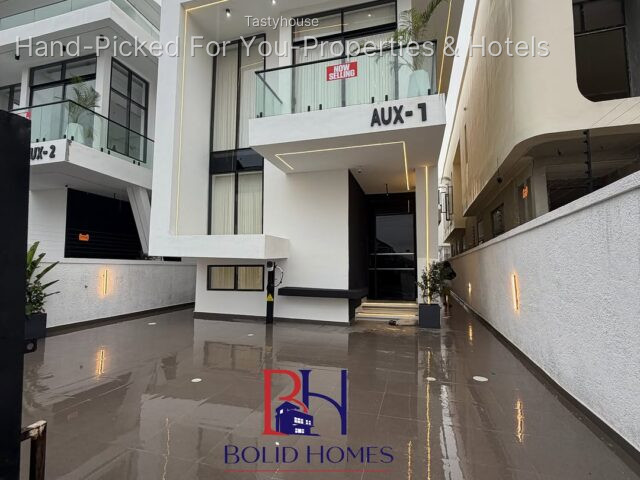 5 BEDROOM FULLY DETACHED DUPLEX WITH BQ & SWIMMING POOL FOR SALE