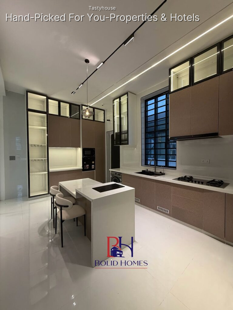 5 BEDROOM FULLY DETACHED DUPLEX WITH BQ & SWIMMING POOL FOR SALE