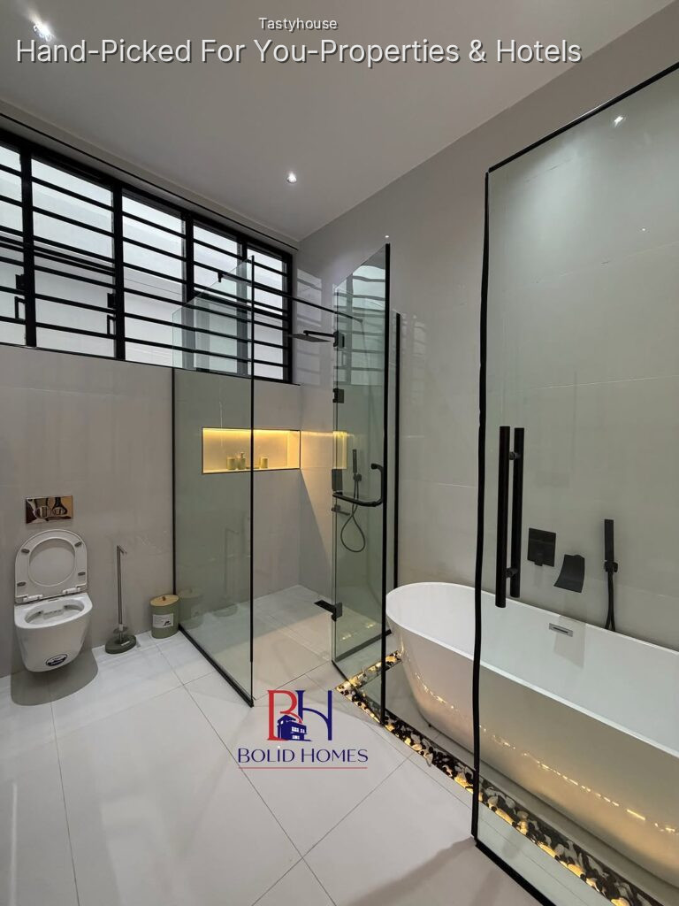 5 BEDROOM FULLY DETACHED DUPLEX WITH BQ & SWIMMING POOL FOR SALE