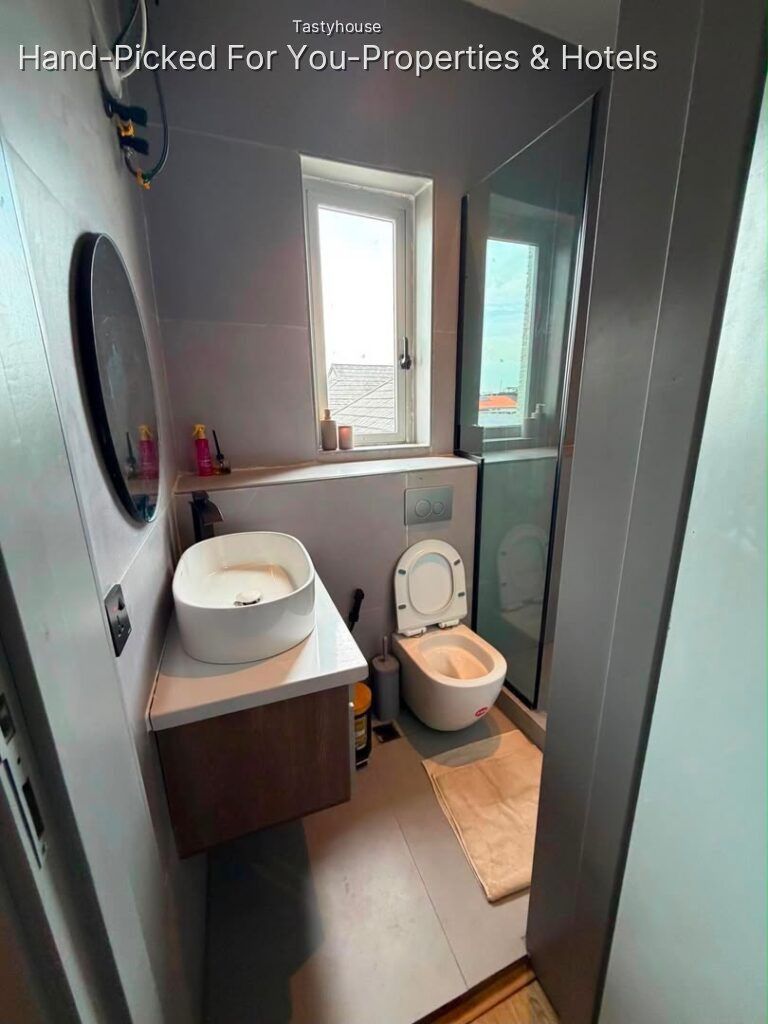 1 BEDROOM APARTMENT