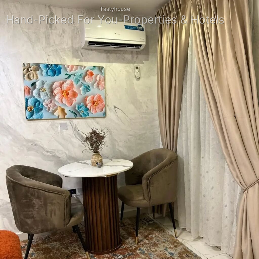 furnished 2-bedroom apartment