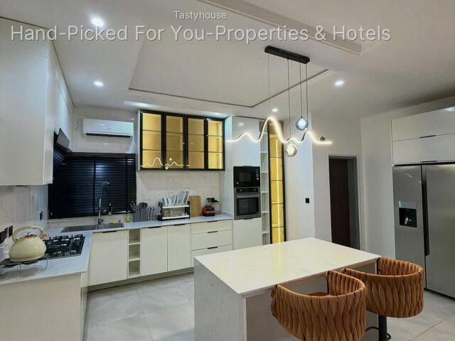 SPACIOUS TWO (2) BEDROOM APARTMENT