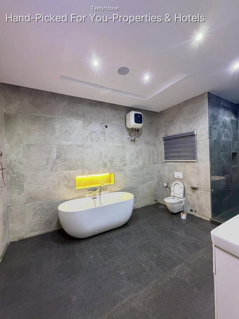 SPACIOUS TWO (2) BEDROOM APARTMENT