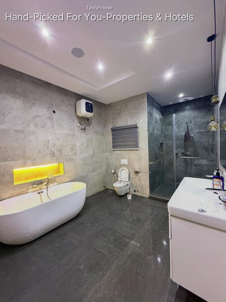 SPACIOUS TWO (2) BEDROOM APARTMENT