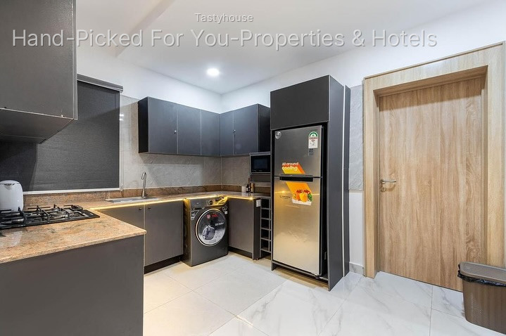 luxurious 2 Bedroom Apartment