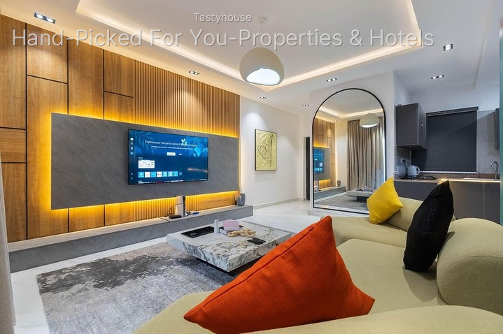 luxurious 2 Bedroom Apartment