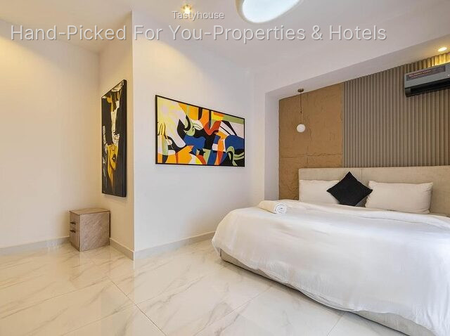 luxurious 2 Bedroom Apartment