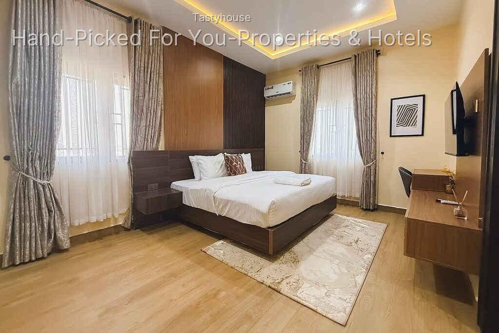 3, and 2 bedrooms Apartment