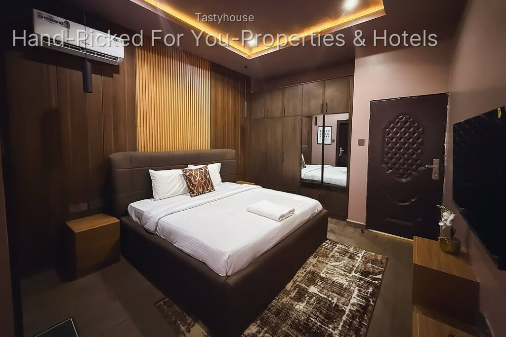 3, and 2 bedrooms Apartment