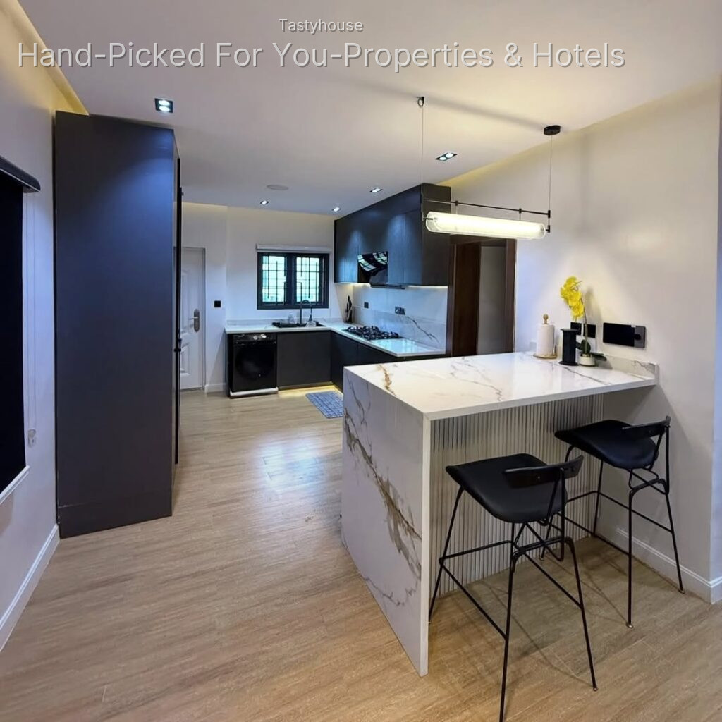 EXQUISITELYFURNISHED 2 BEDROOM APARTMENT