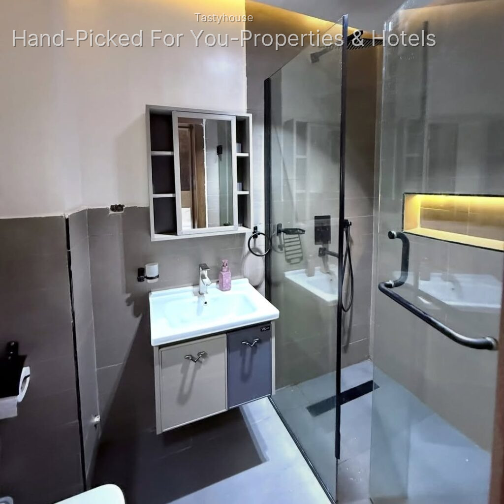 EXQUISITELYFURNISHED 2 BEDROOM APARTMENT
