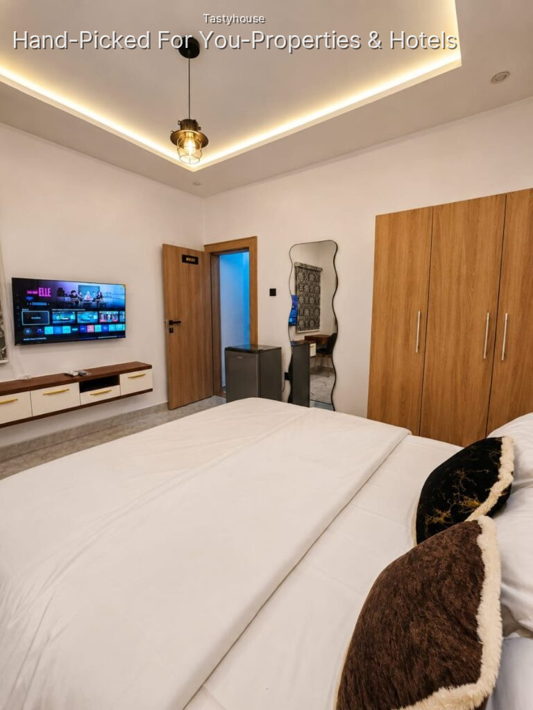 Service Apartment