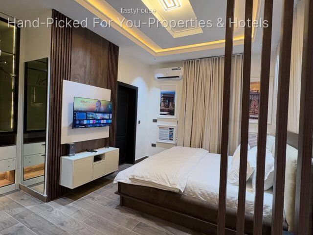 Serviced Apartment