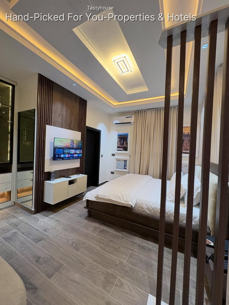 Serviced Apartment