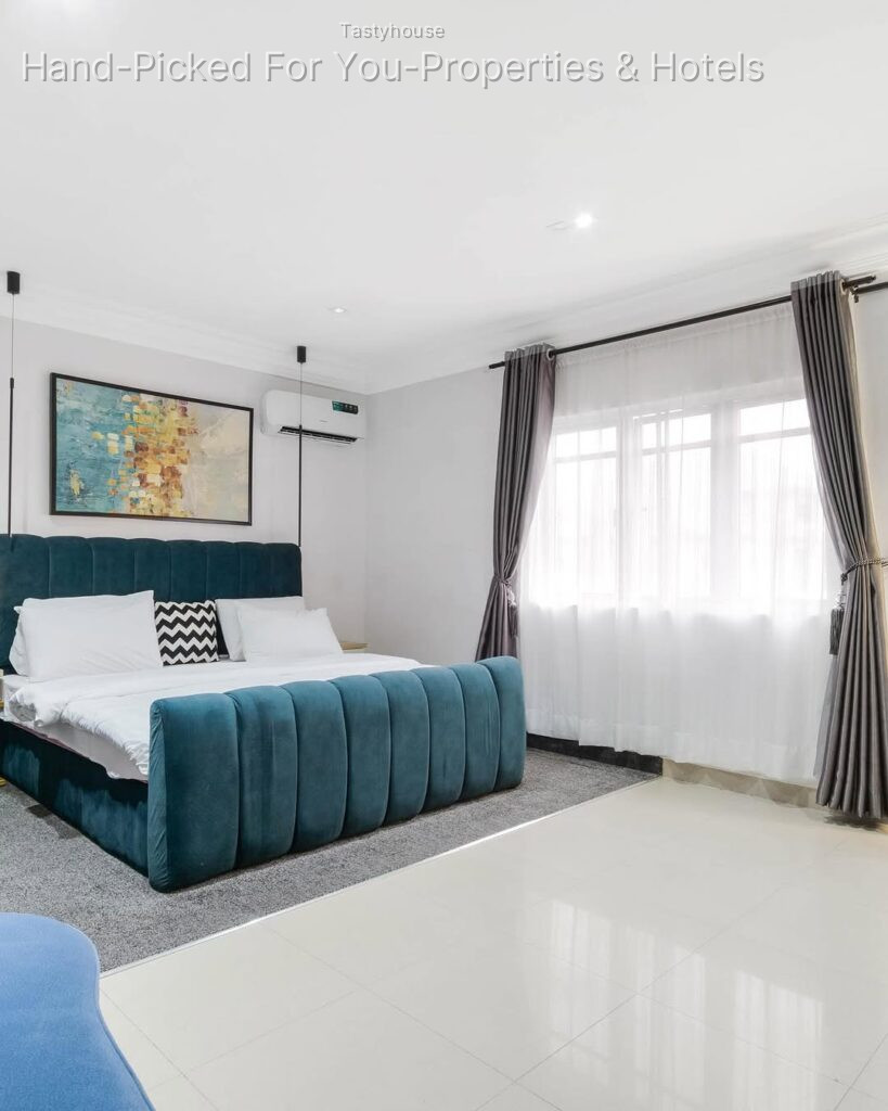 Serviced Apartment