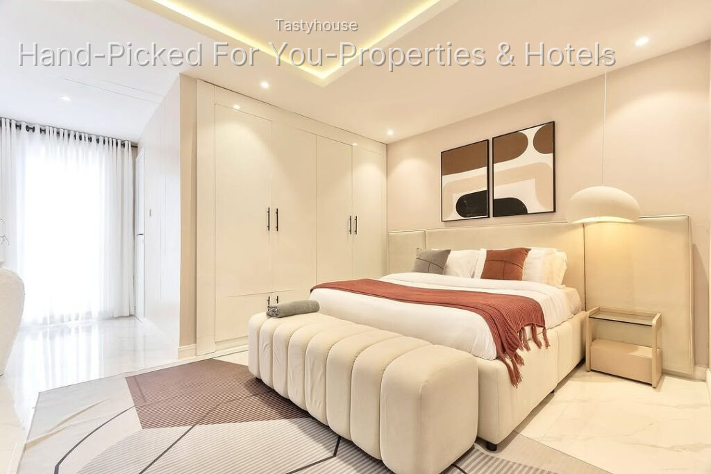A Sandstone Apartment