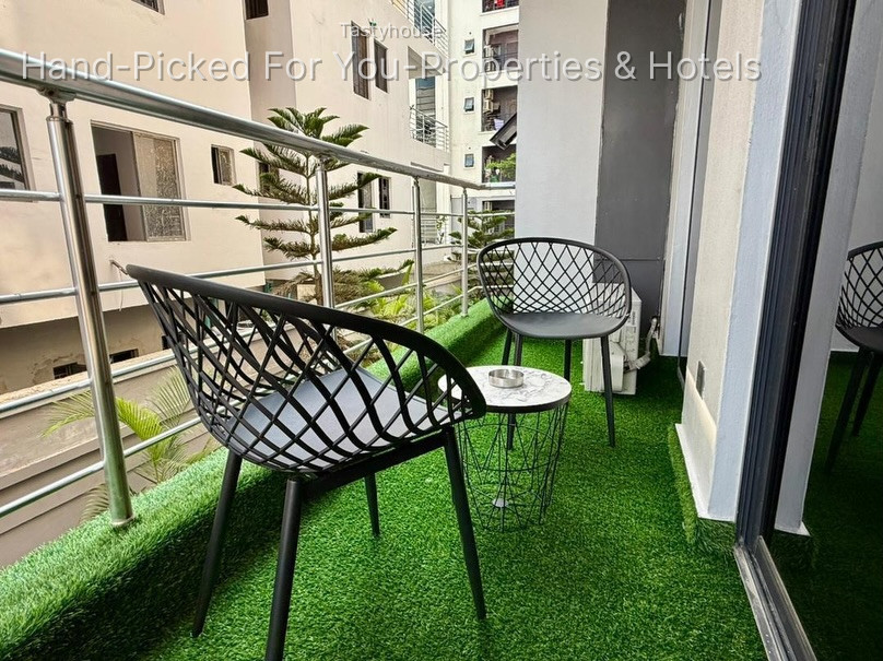 Luxury 1-Bedroom Apartment