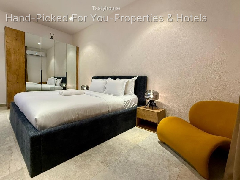 Luxury 1-Bedroom Apartment