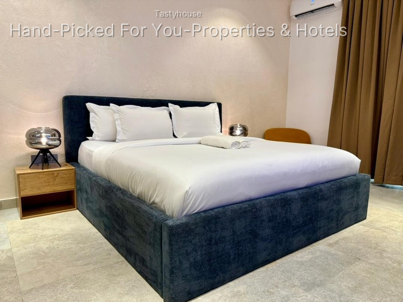 Luxury 1-Bedroom Apartment