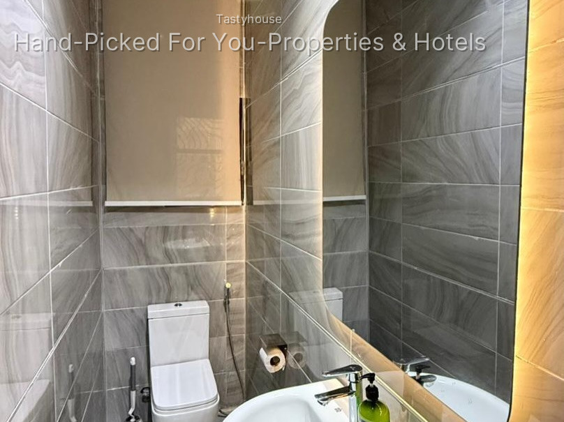 Luxury 1-Bedroom Apartment