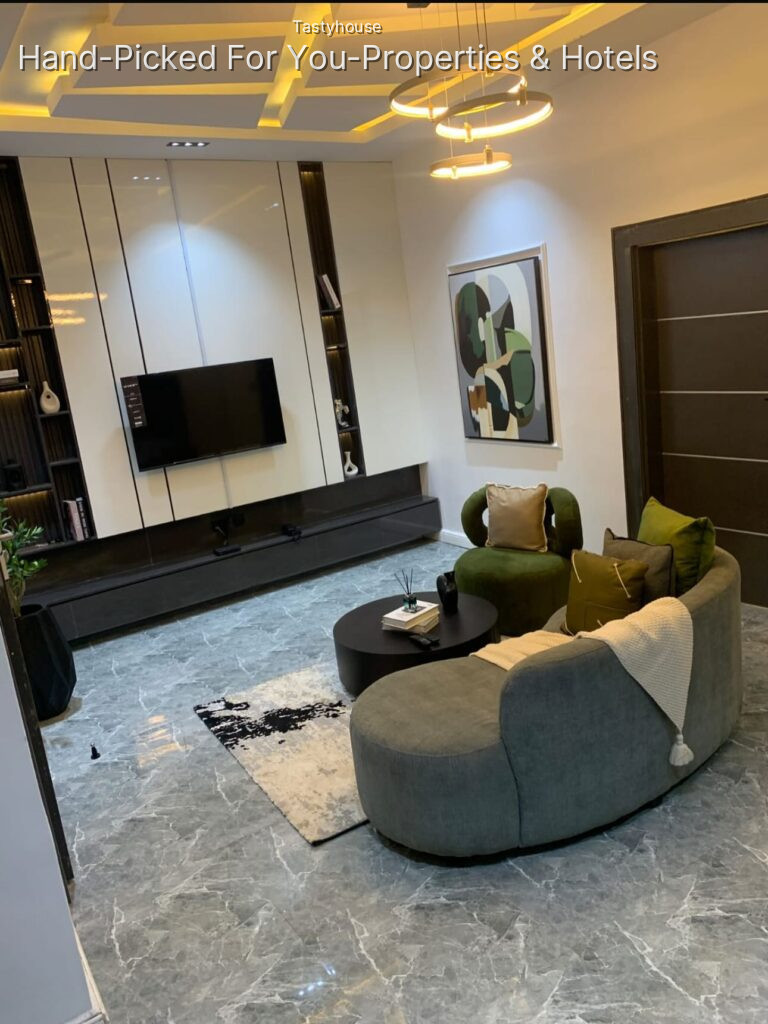 COMFORT LUXURYONE BEDROOM and PARLOR