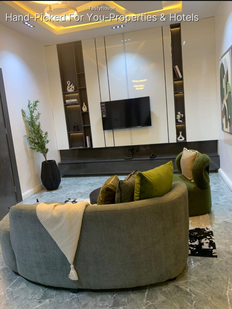 COMFORT LUXURYONE BEDROOM and PARLOR