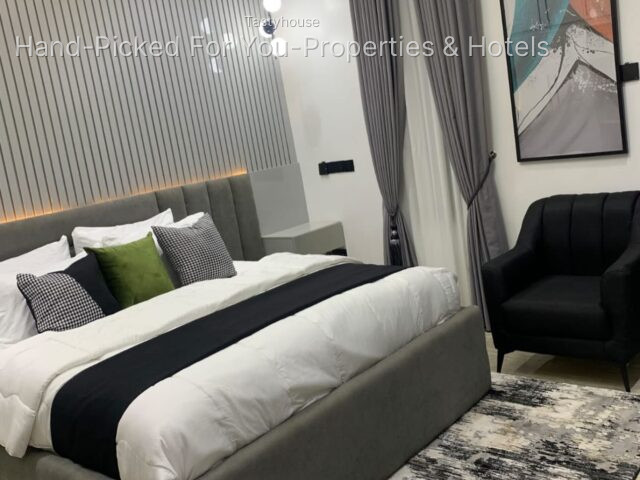 COMFORT LUXURYONE BEDROOM and PARLOR