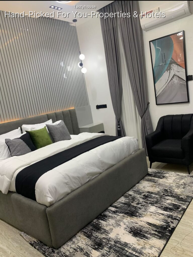 COMFORT LUXURYONE BEDROOM and PARLOR