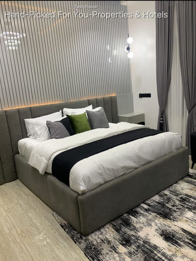 COMFORT LUXURYONE BEDROOM and PARLOR
