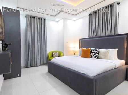 Serviced Apartment