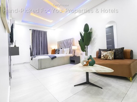 Serviced Apartment