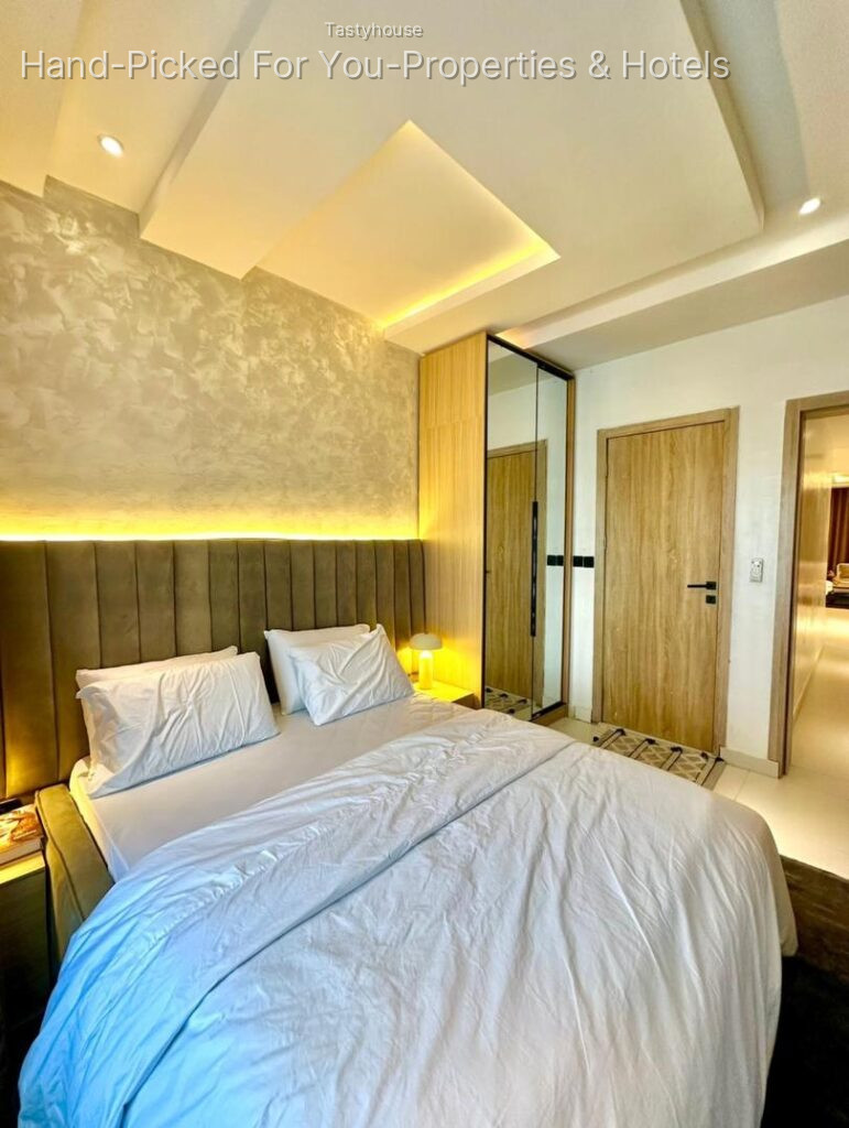 Luxury 1-Bedroom Apartment