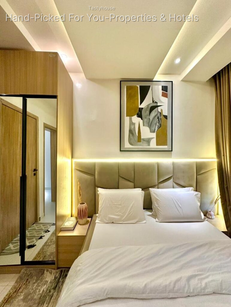 Luxury 1-Bedroom Apartment
