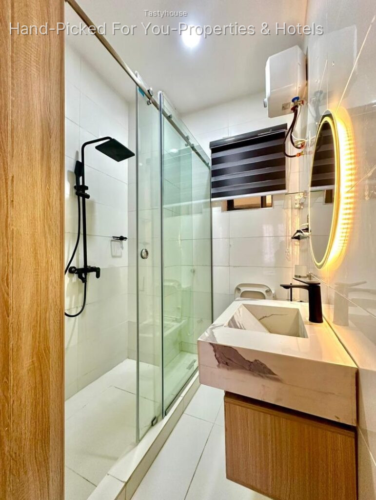 Luxury 1-Bedroom Apartment