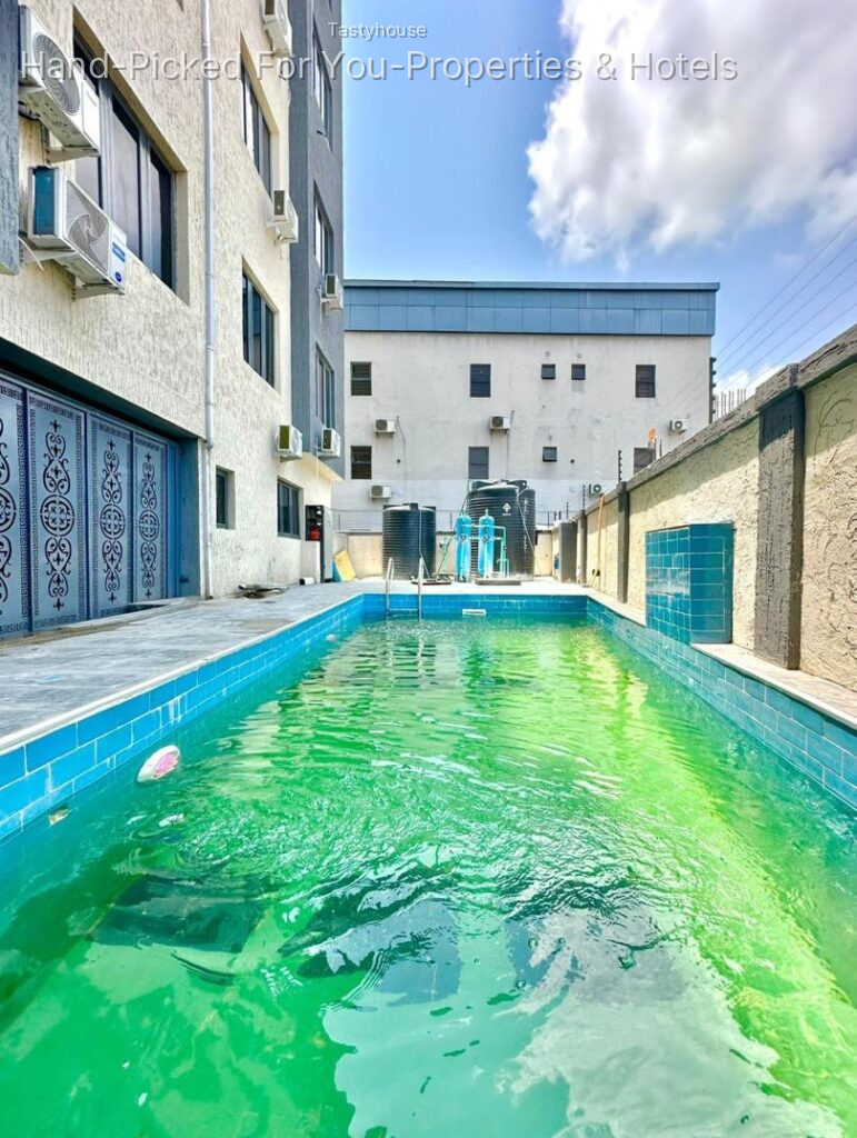 Luxury 1-Bedroom Apartment