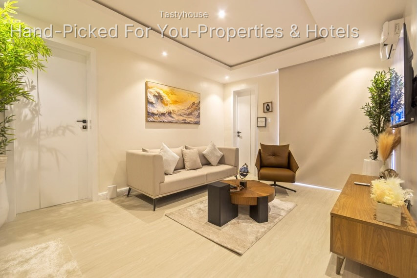 Luxury 1-Bedroom Apartment