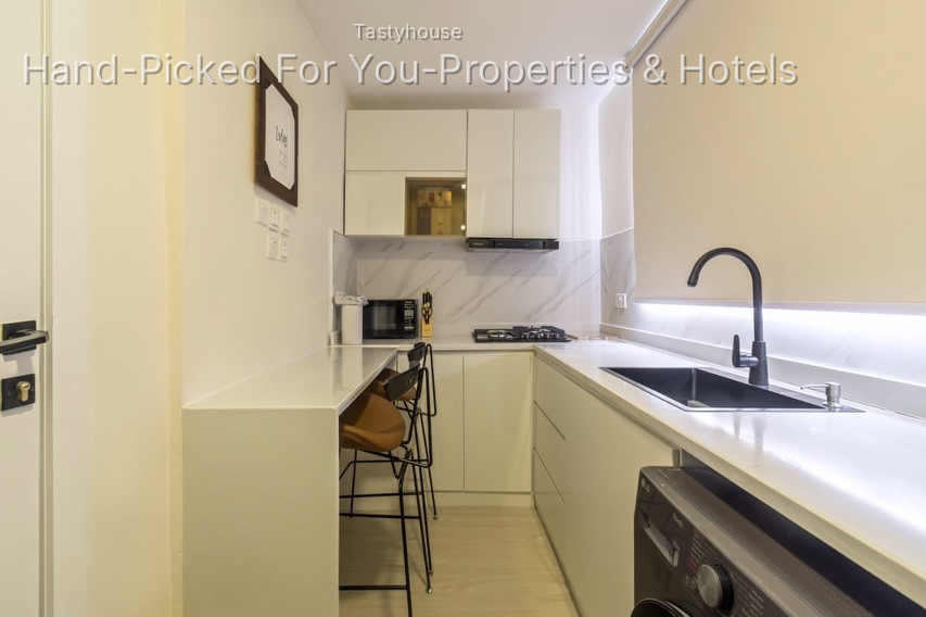 Luxury 1-Bedroom Apartment