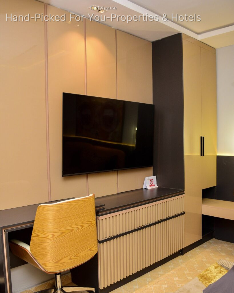 Serviced Apartment