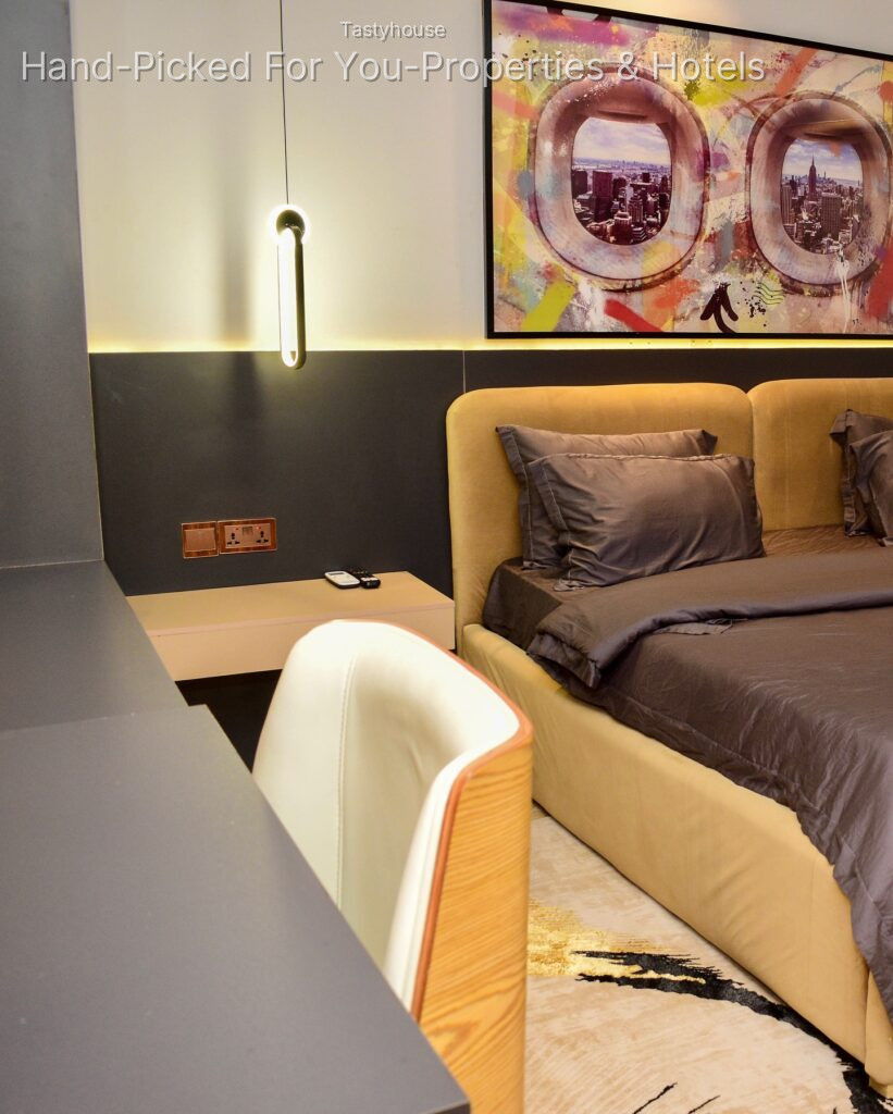 Serviced Apartment