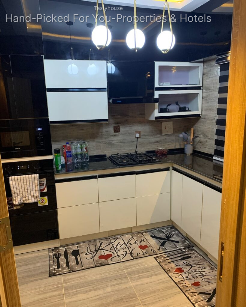 Serviced Apartment