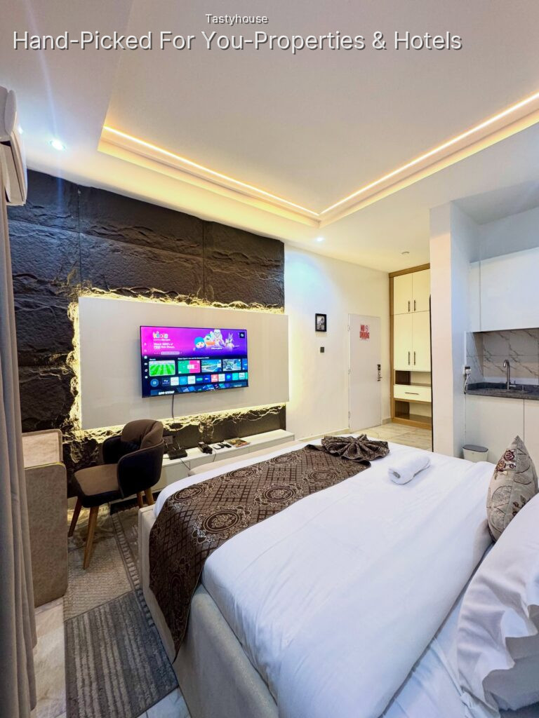 Serviced Apartment