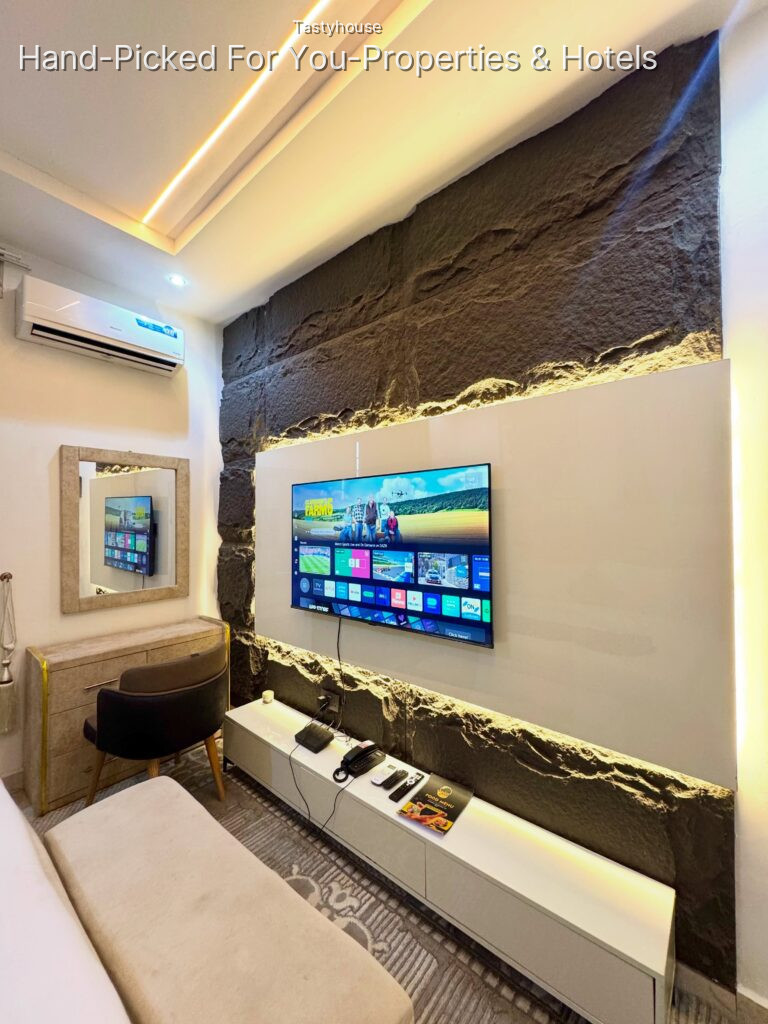Serviced Apartment