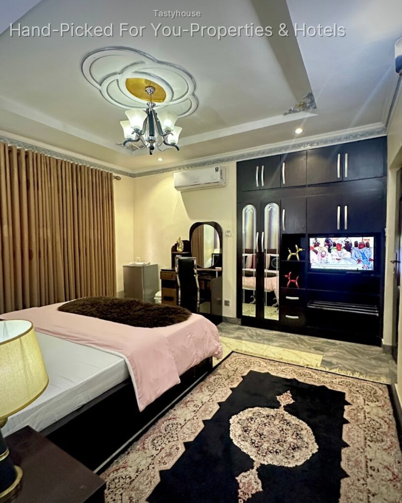 Serviced Apartment