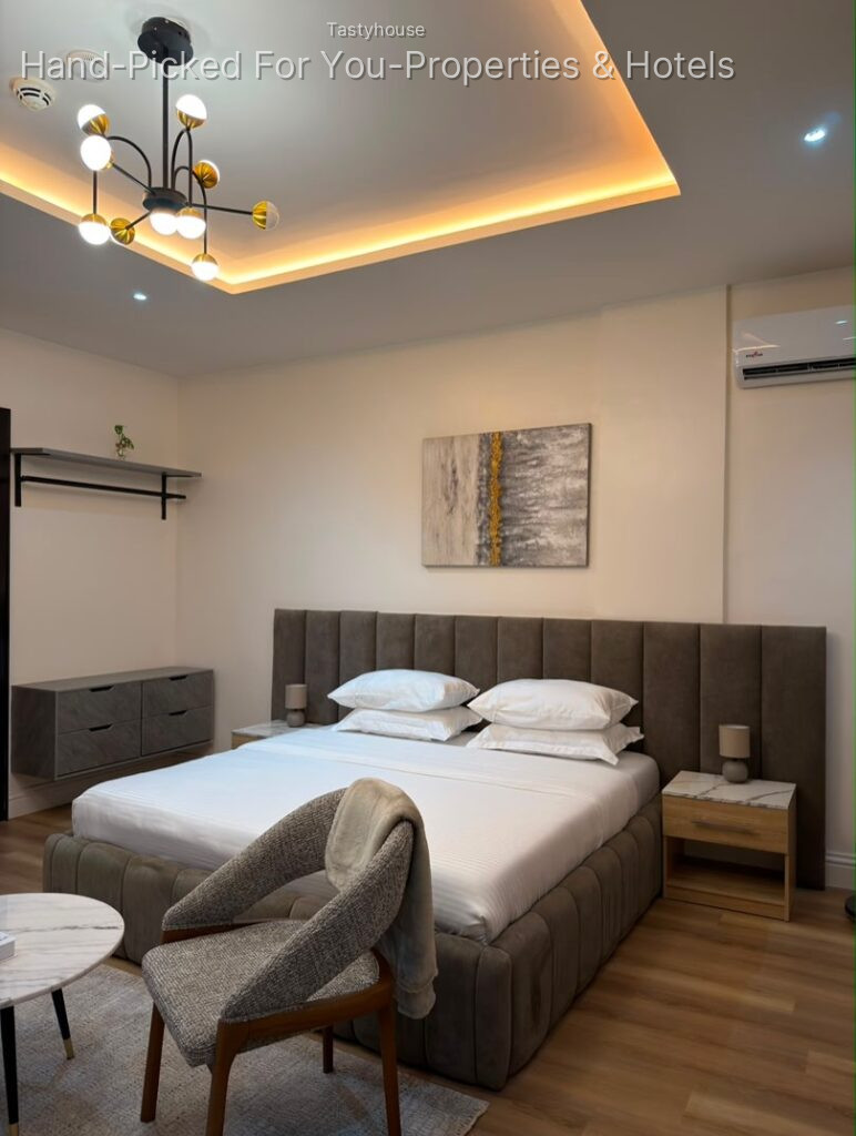 Serviced Apartment