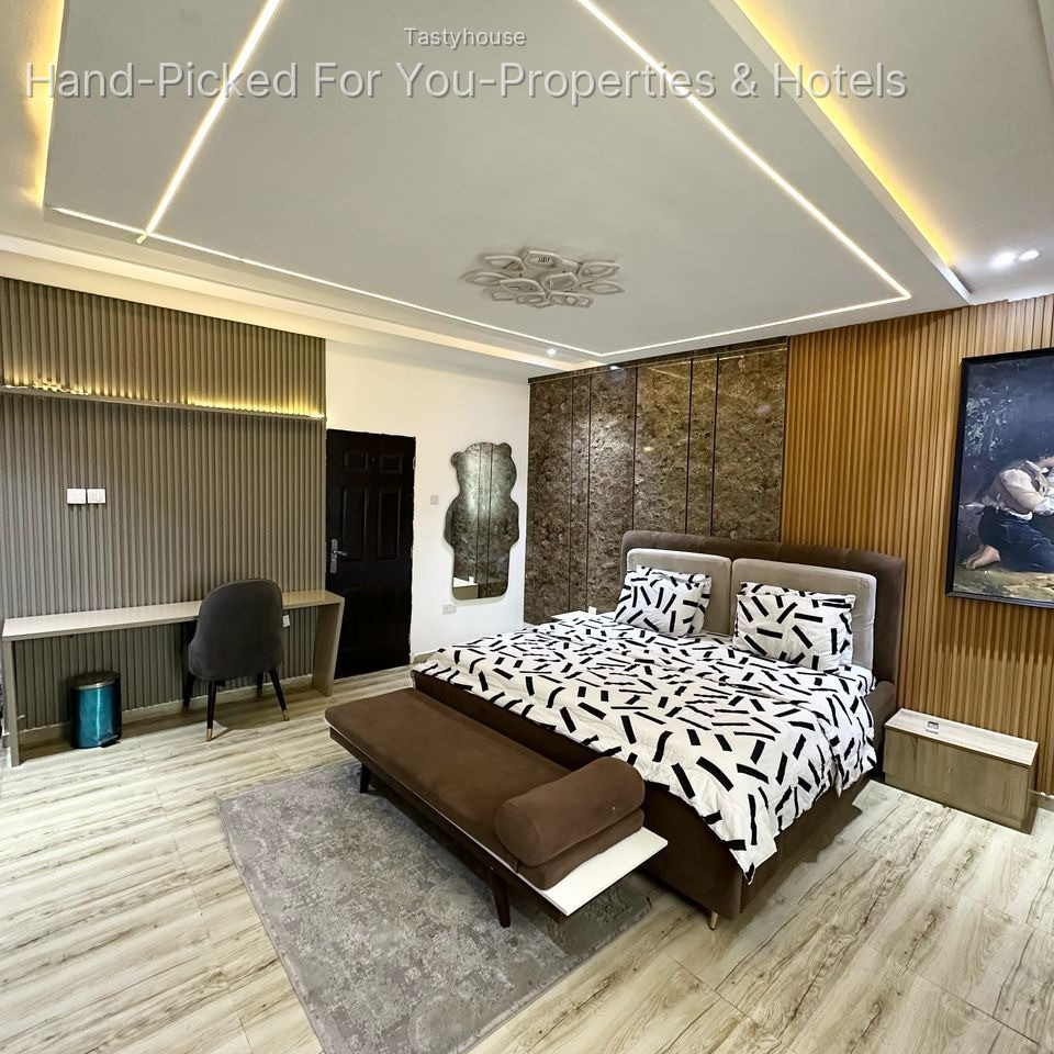 Serviced Apartment