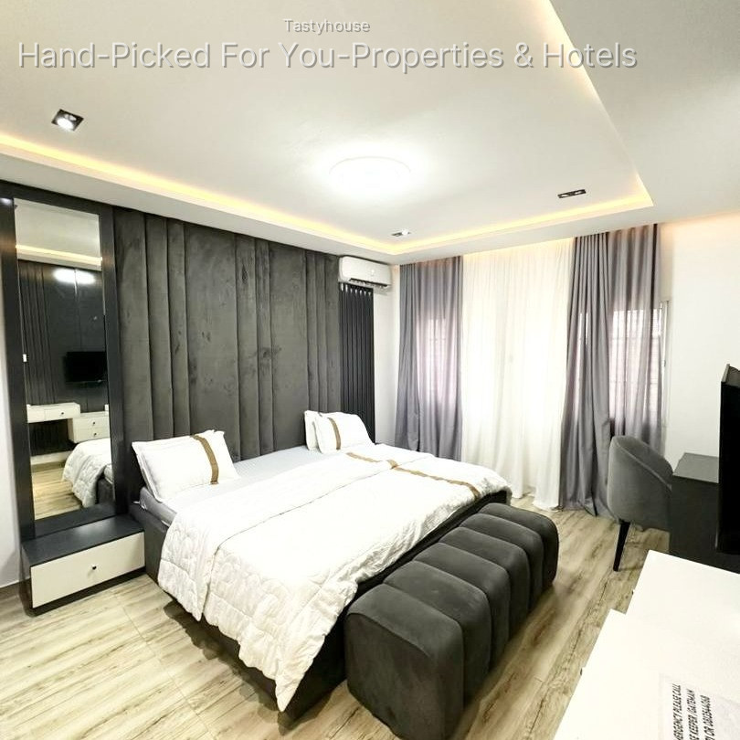 Serviced Apartment