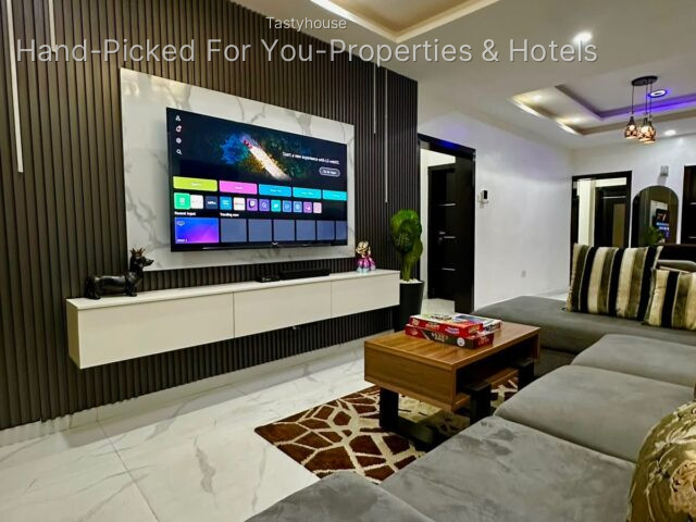 LUXURY 3-BEDROOM APARTMENT